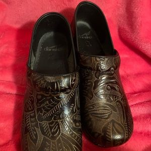 Womens size 39 Dansko Nursimg Wedges new without tags or box. Floral embossing,